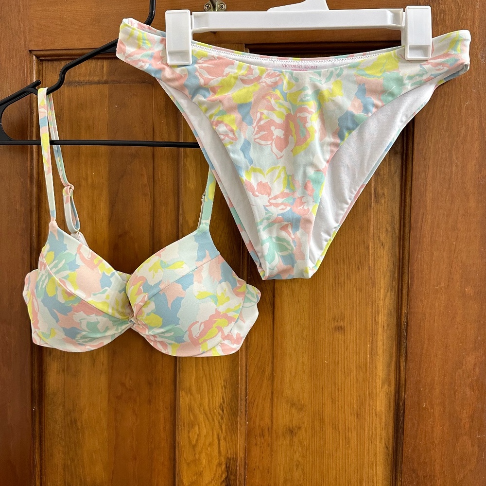 Victoria’s Secret bikini